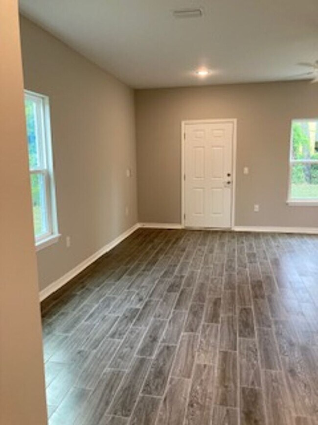 Foto del edificio - Brand New Built- 3 Bedroom 2.5 bath townhome.