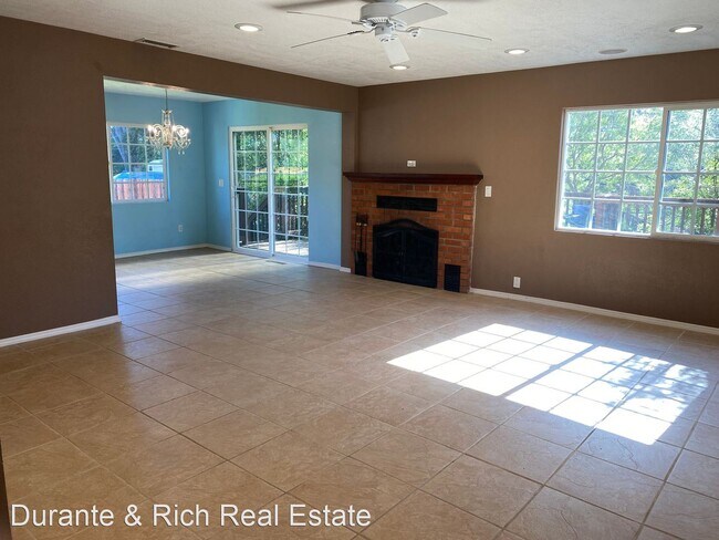Building Photo - 3 br, 1.5 bath House - 9105 Tropico Drive