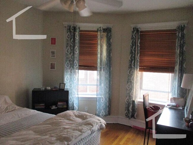 Building Photo - Coolidge Corner Area, Heat, Hot Water Incl...