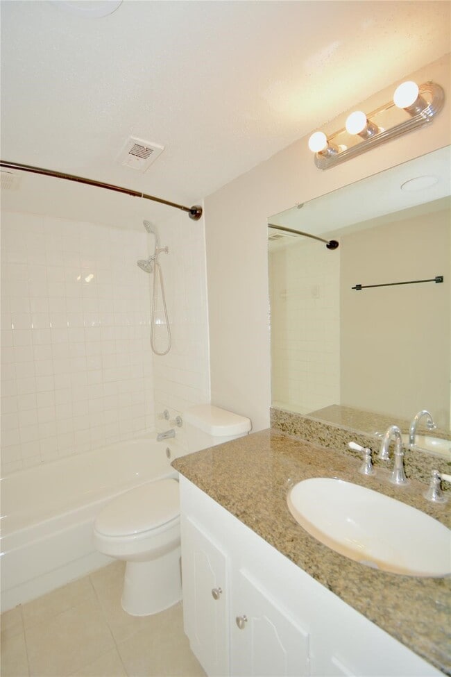 Foto del edificio - 2121 Fountain View Dr