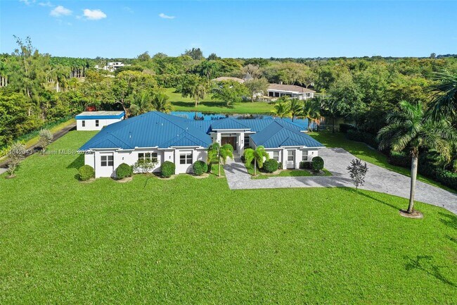 Foto del edificio - 2400 SW 112th Ave