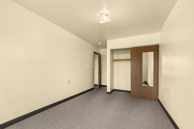 Building Photo - 521 E Grand Ave