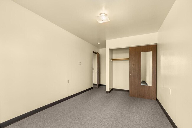 Foto del edificio - 521 E Grand Ave