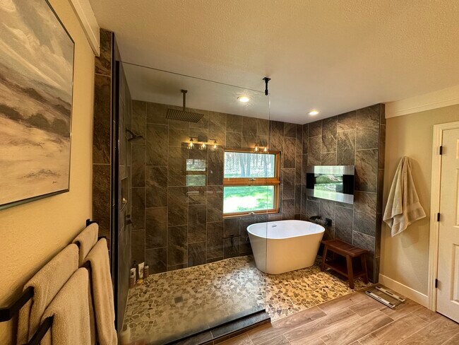Building Photo - 357 Skyview Dr