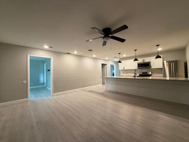 Foto del edificio - 3 bed/2 bath in St.Pete!