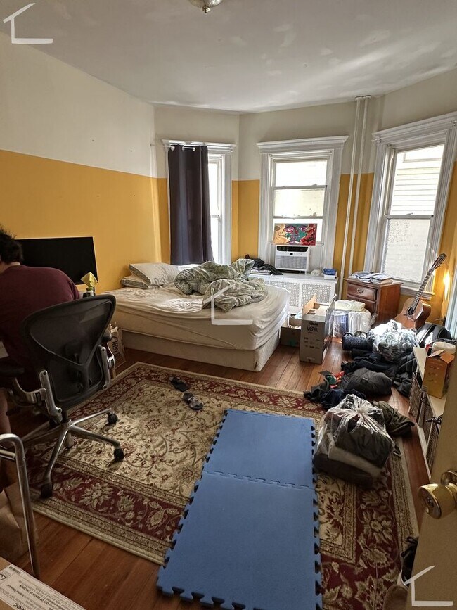 Foto del edificio - Huge 4 bed in Allston....