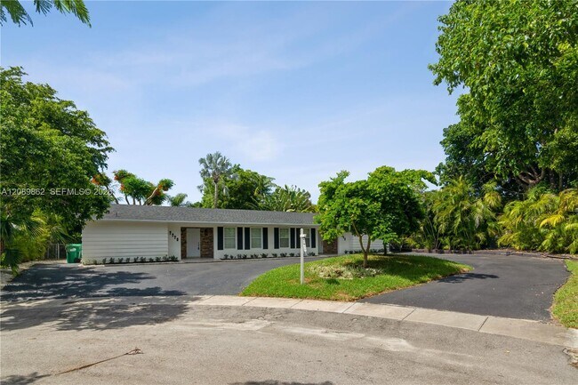 Building Photo - 7770 SW 106th Ter