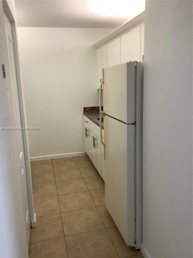 Foto del edificio - 8240 SW 210th St