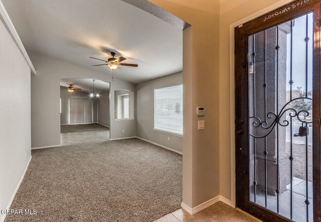 Building Photo - 814 Desert Silver Dr