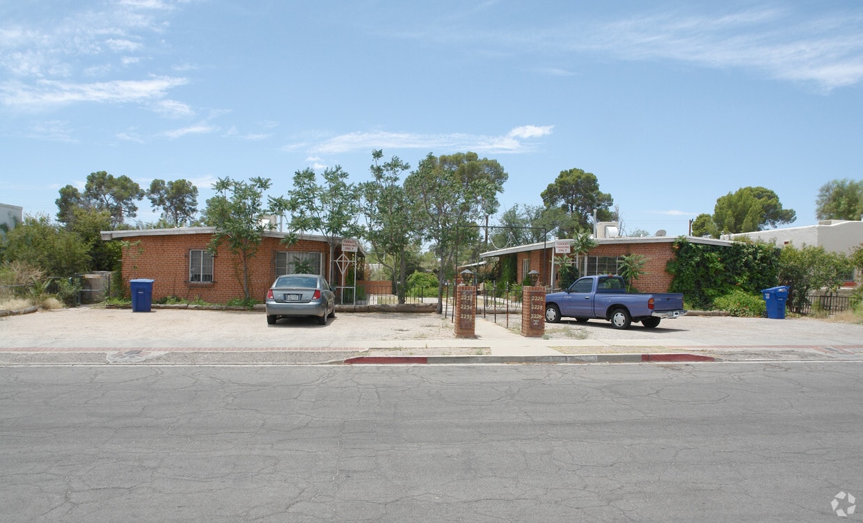 Primary Photo - 2226-2234 E 1st St