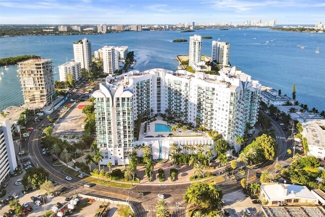 Building Photo - 7910 Harbor Island Dr