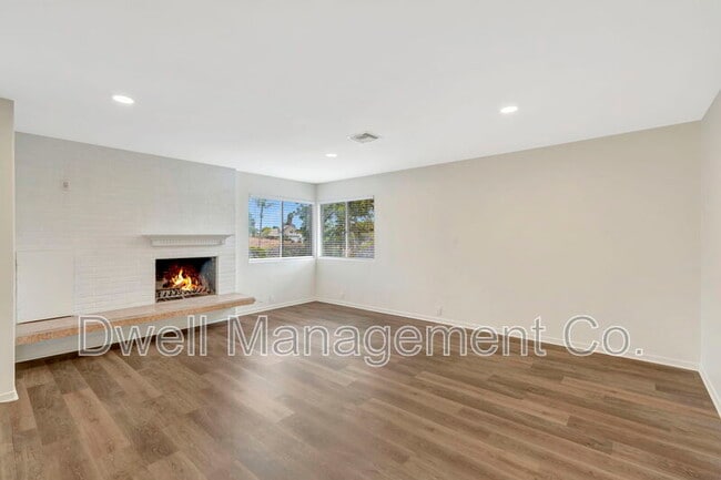 Building Photo - 8860 Fabienne Way