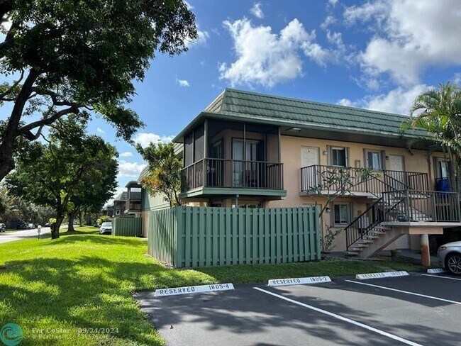Building Photo - 1807 Fairview Villas Dr