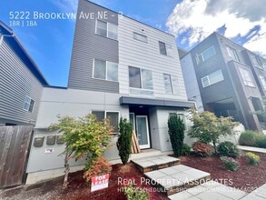 Building Photo - 5222 Brooklyn Ave NE
