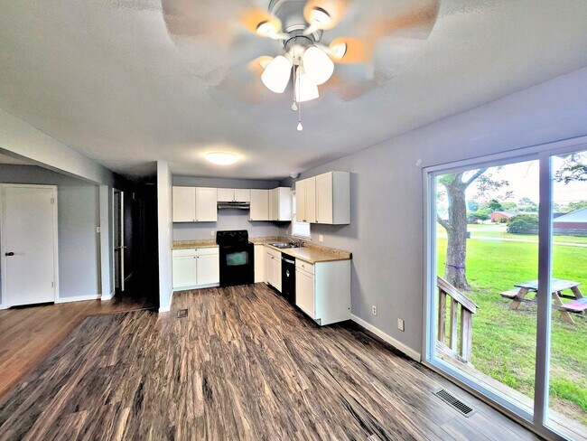 Building Photo - HOUSE FOR RENT - DECATUR