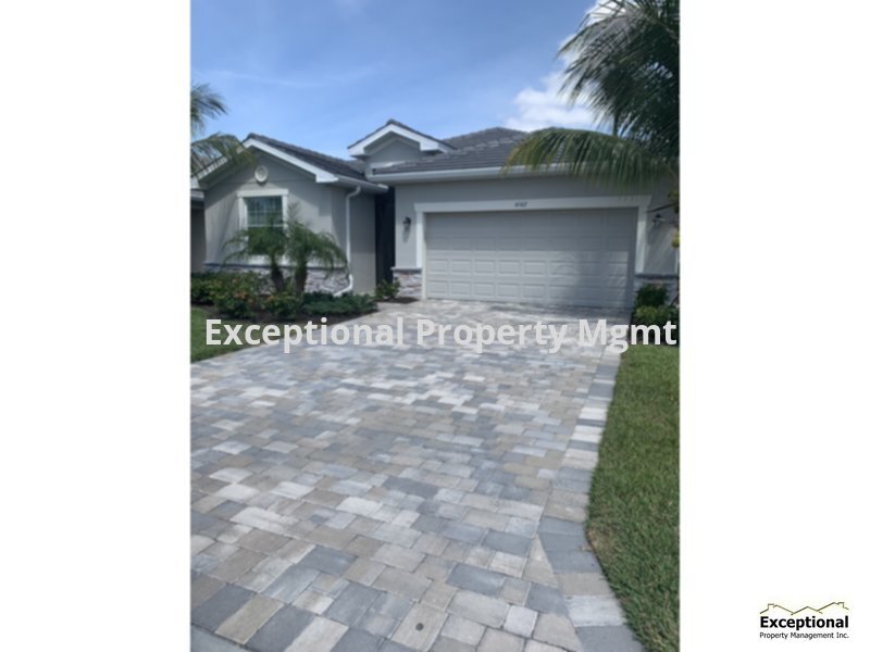 Primary Photo - AVAILABLE IN JULY! Beautiful 4-bedroom 3 b...