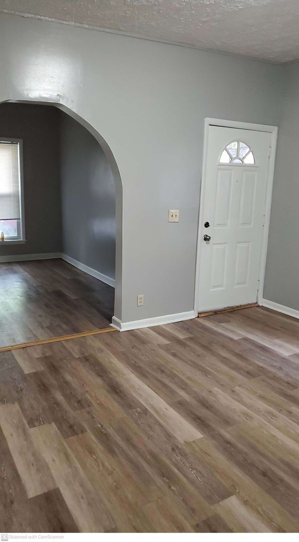 Foto del edificio - Great 2 bed 1.5 bath home includes bonus room and has central air conditioning!