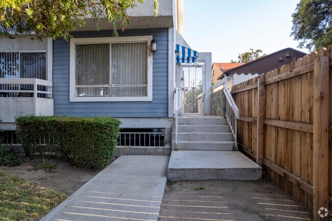 Building Photo - 254 W Ash Ave