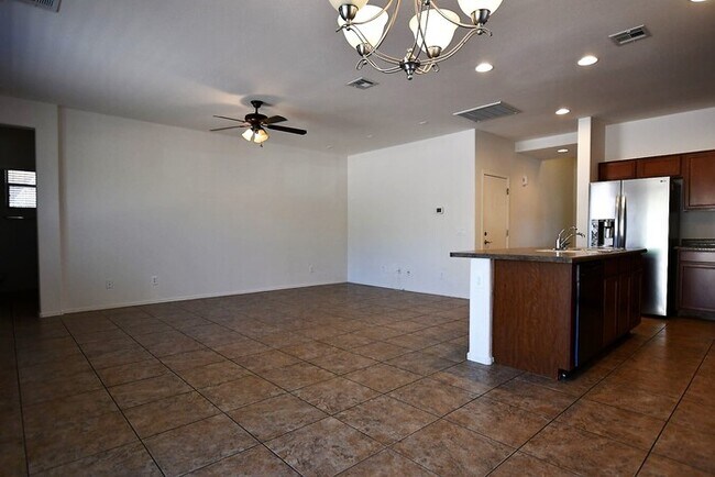 Foto del edificio - 4 Bed 2.5 Bath in Power Ranch! Hurry on th...