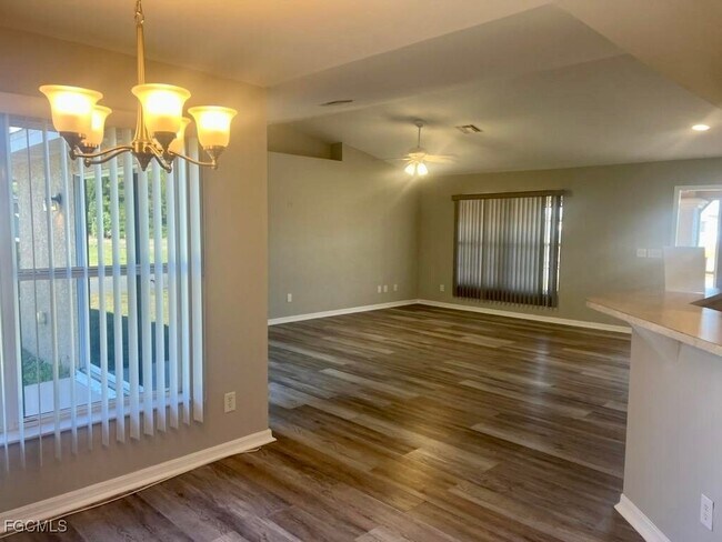 Foto del edificio - 1110 El Dorado Blvd N