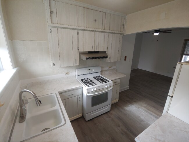Foto del edificio - 5807 W Barry Ave