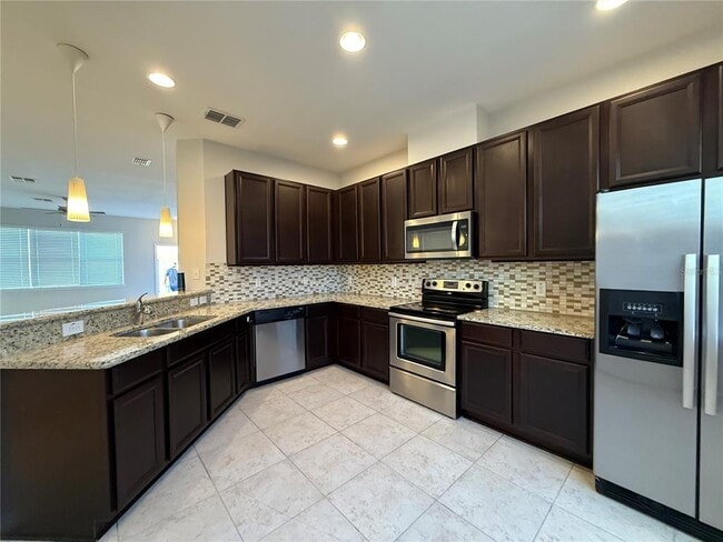 Foto del edificio - 7613 Sutherton Ln