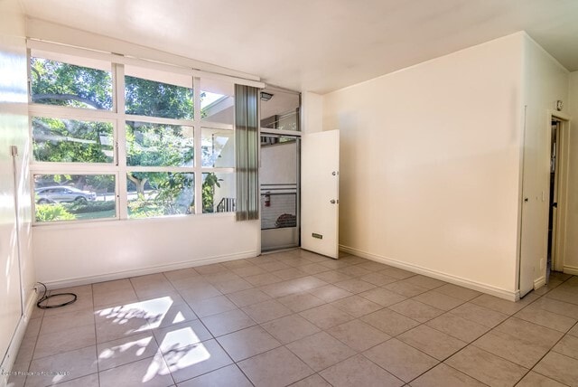 Building Photo - 58 Avenue 64