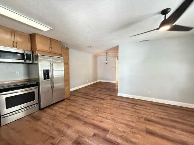 Foto del edificio - Freshly Renovated 2/1 Duplex in Tampa with...