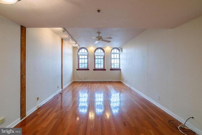 Building Photo - 301 Race St