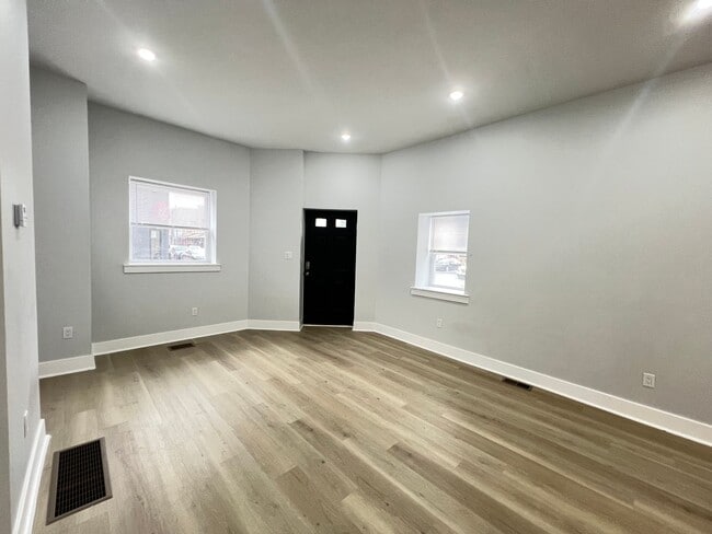 Photo - Renovated 4bd/2 bath House with Rear yard!! SECTION 8 ONLY!!