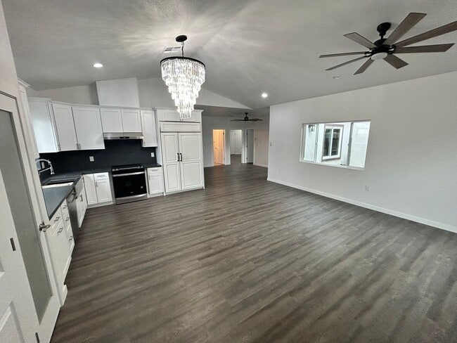 Foto del edificio - 3 Bedroom 2 Bath Home Modesto Ca