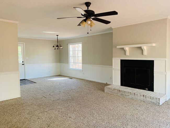 Foto del edificio - Welcome home! 3 bed, 2 full baths, 2 car g...