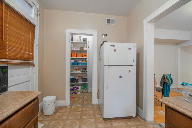 Foto del edificio - 6507 N Hoyne Ave