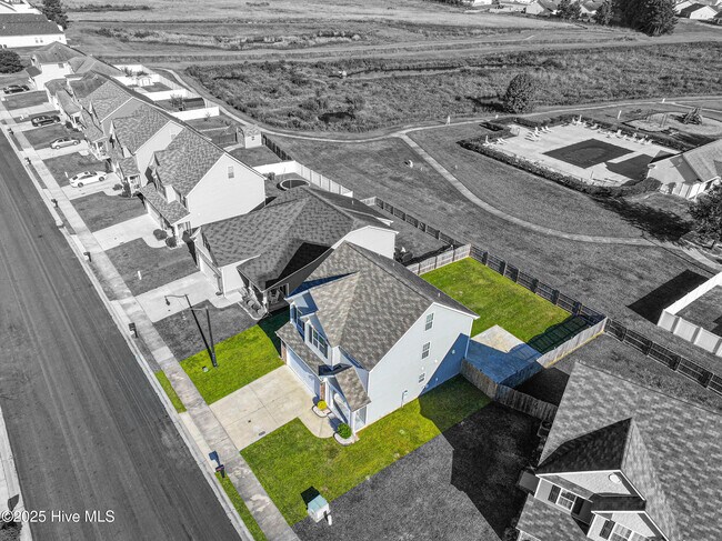 Building Photo - 808 Jade Ln