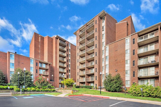 Building Photo - Aspen at Lake Trail