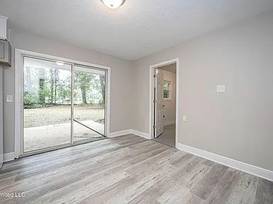 Building Photo - 206 Beverly Dr