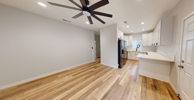 Building Photo - 5333 W Falls View Dr