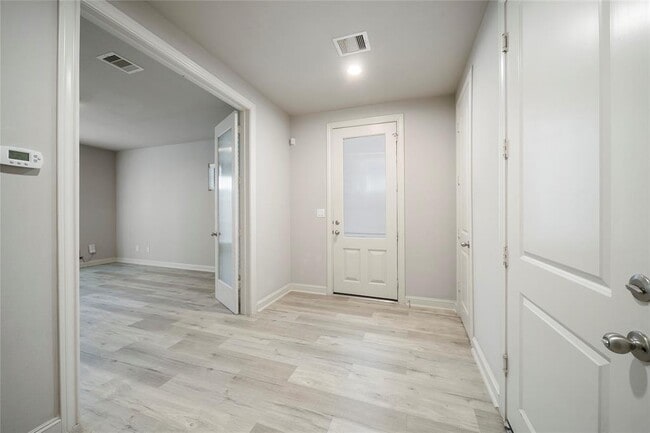 Building Photo - 409 W 17th St