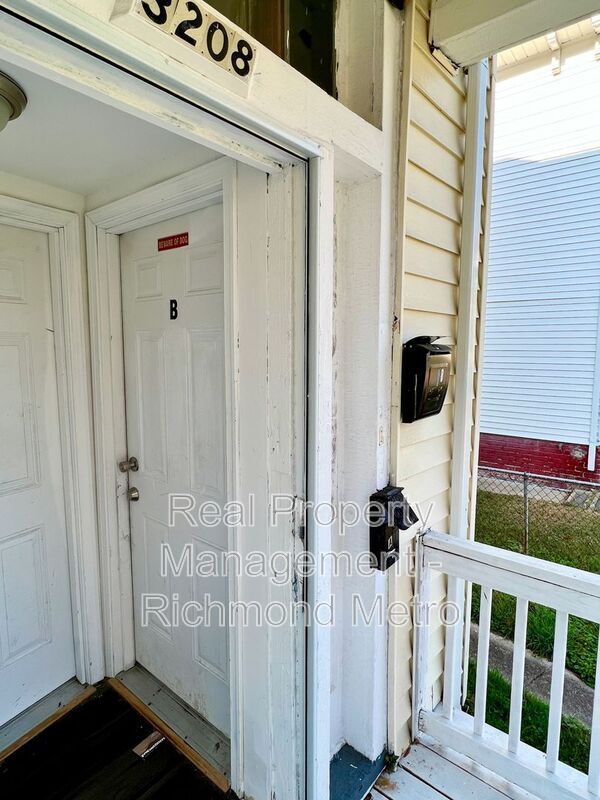 Building Photo - 3208 Carolina Ave