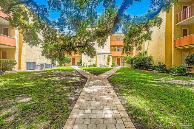 Foto del edificio - 209 W Miracle Strip Pkwy