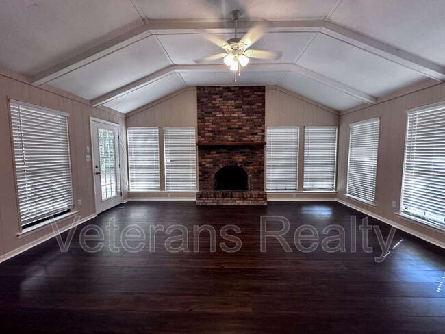 Foto del edificio - 784 Holly Hills Dr