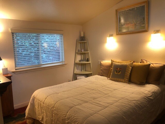 Bedroom with queen-size bed; Serta deluxe mattress w/topper - 132 Loucks Ave