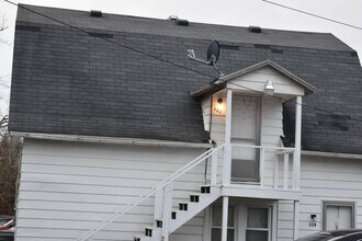 Building Photo - 121 University Ln