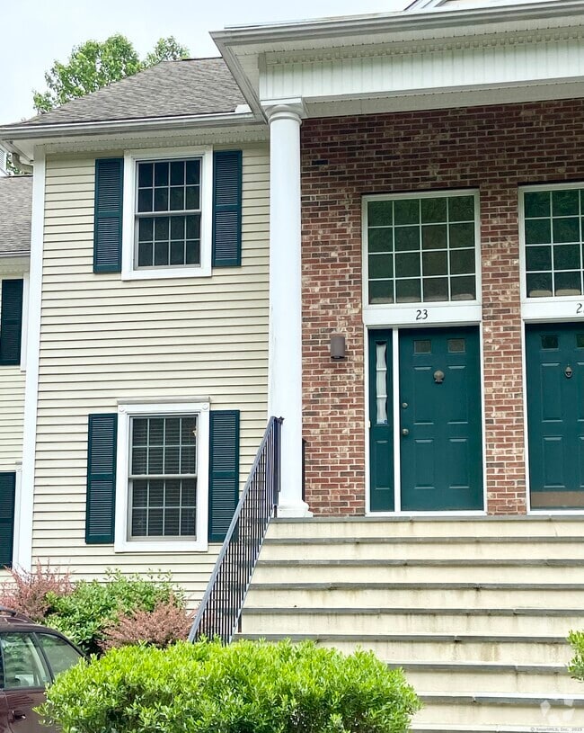 Building Photo - 570 Danbury Rd