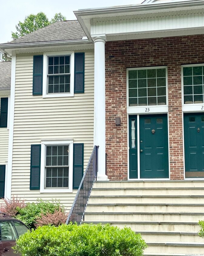 Primary Photo - 570 Danbury Rd
