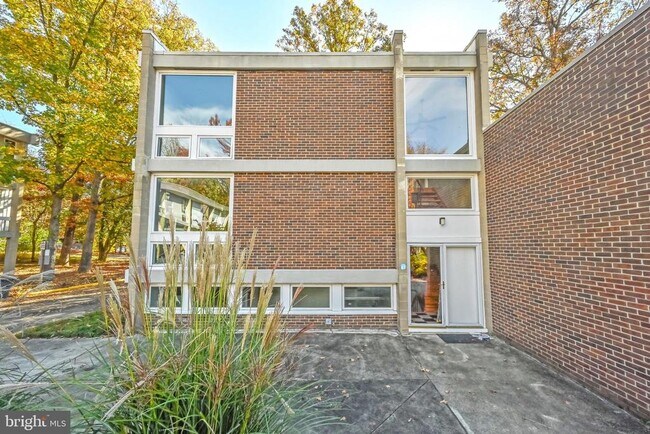 Building Photo - 11501 Maple Ridge Rd