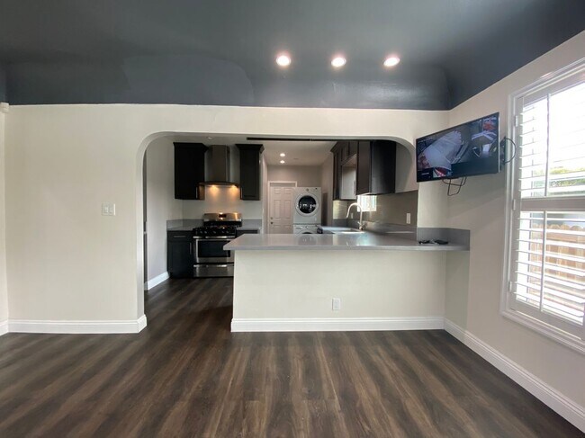 Foto del edificio - 702 N McCadden Pl