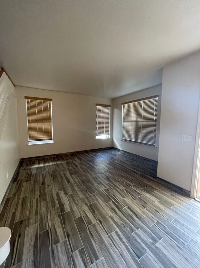 Foto del edificio - 4143 Canopy Ct