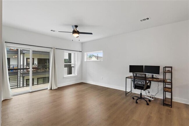 Building Photo - 3101 Govalle Ave