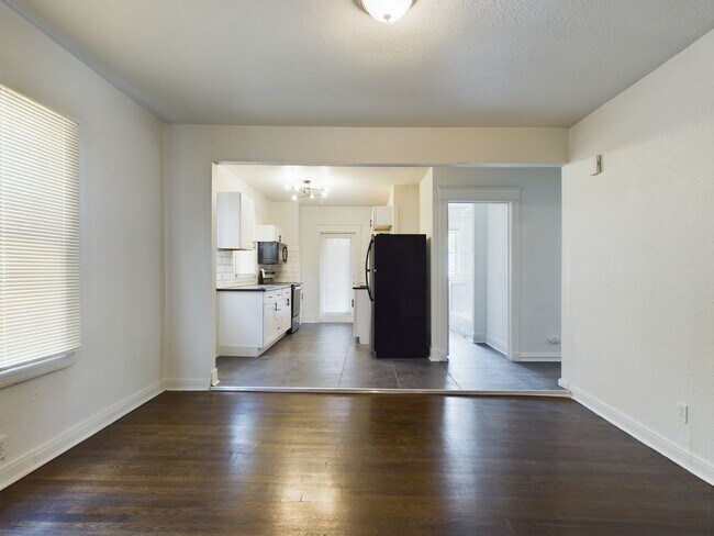 Foto del edificio - 3937-3939 Troost Ave